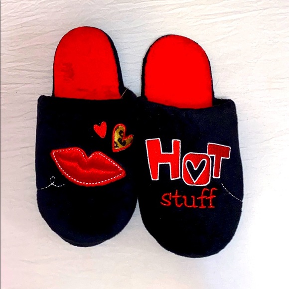 Shoes - 😘Adorable “Hot Stuff” Slippers NWOT